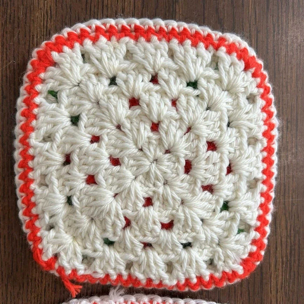 Vintage 70s Cottagecore Handmade Crochet Rose Granny Square Pot Holder Set Of 2